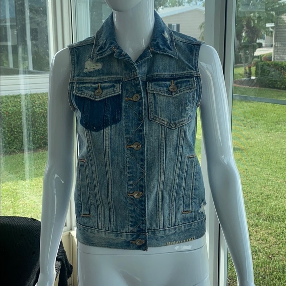 Abercrombie & Fitch - Destroyed Jean Vest